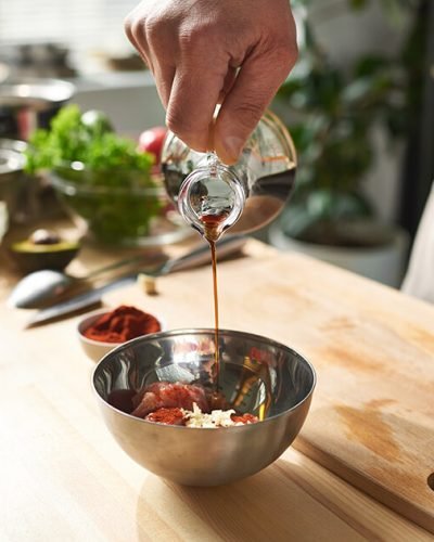 chef-making-salad-2022-02-01-22-40-03-utc.jpg