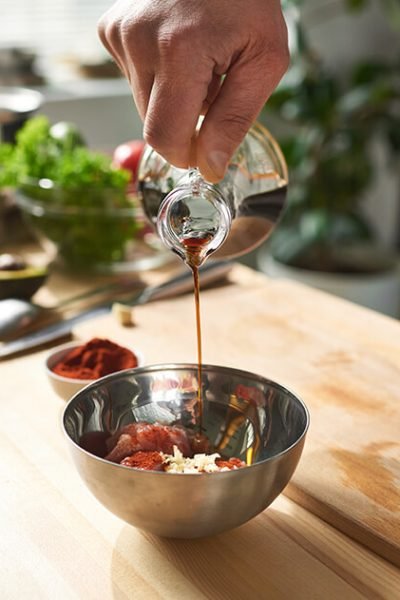 chef-making-salad-2022-02-01-22-40-03-utc.jpg